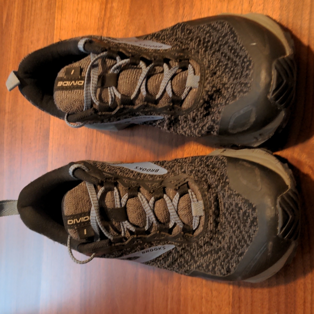 Brooks Divide 1 Black Blue Women’s Trail Running Comfort All Terrain Shoes 8.5